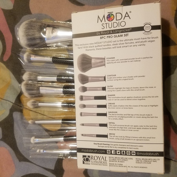Makeup brush set. - Picture 2 of 2